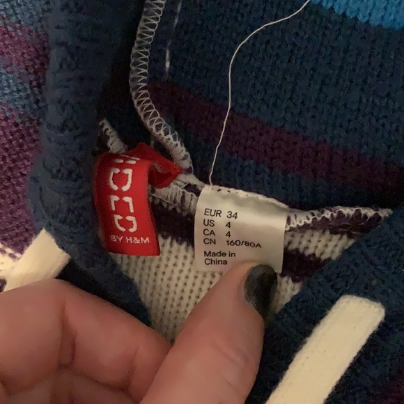 Rainbow poncho, cropped, size 4/small. Bought in France. Divided by H&M. - Picture 3 of 4